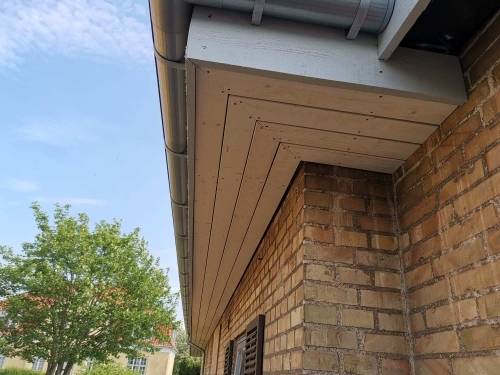 Renovering af udhæng og tagkant på murstenshus