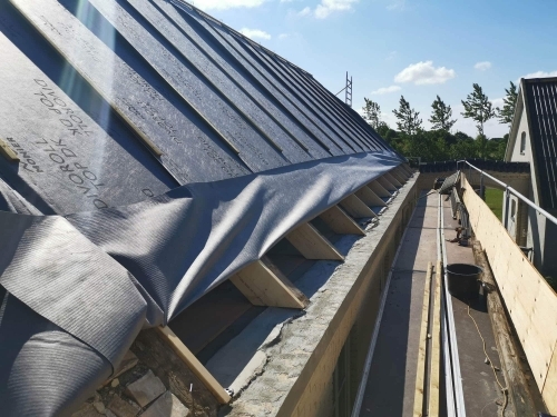 Udskiftning af tag med nyt undertag og lægter under tagrenovering